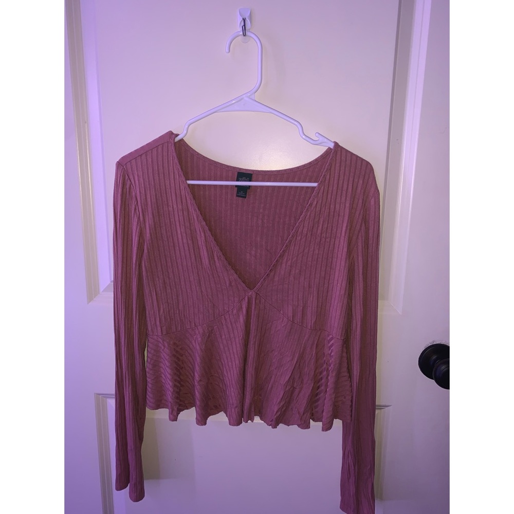 Long sleeve pink crop top